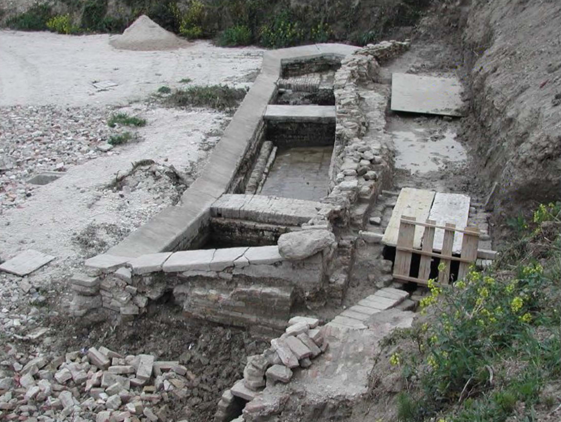 La Fonte del Bagno durante i lavori di scavo